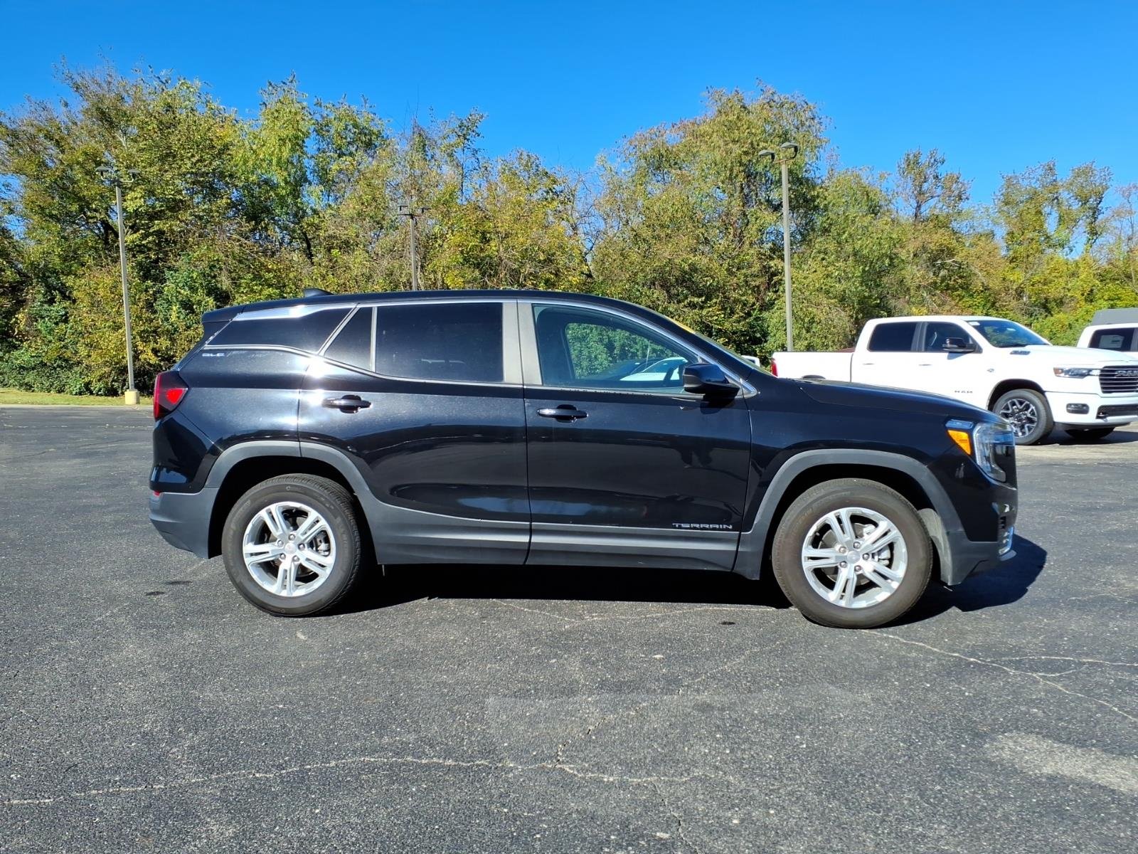 Used 2024 Ebony Twilight Metallic GMC SLE image 8