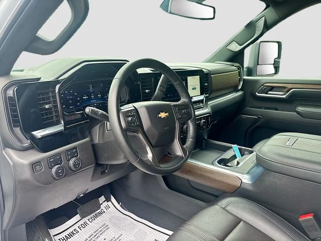 Used 2024 White Chevrolet High Country image 9