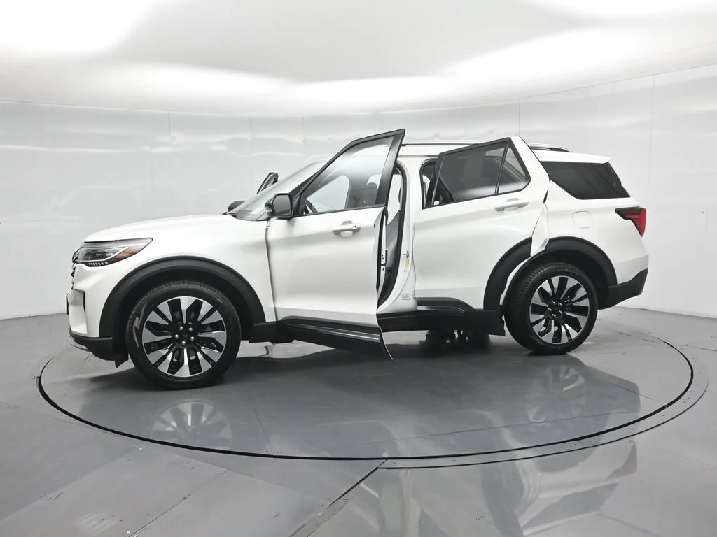 New 2026 White Ford Platinum image 33