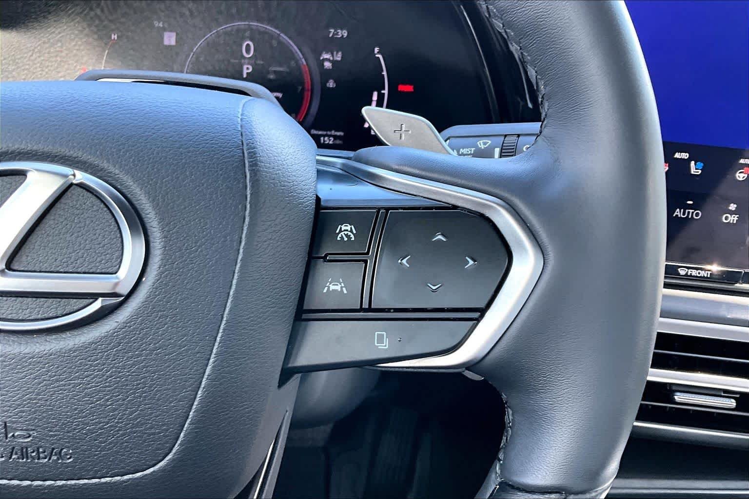Used 2024 Iridium Lexus Premium Plus image 23