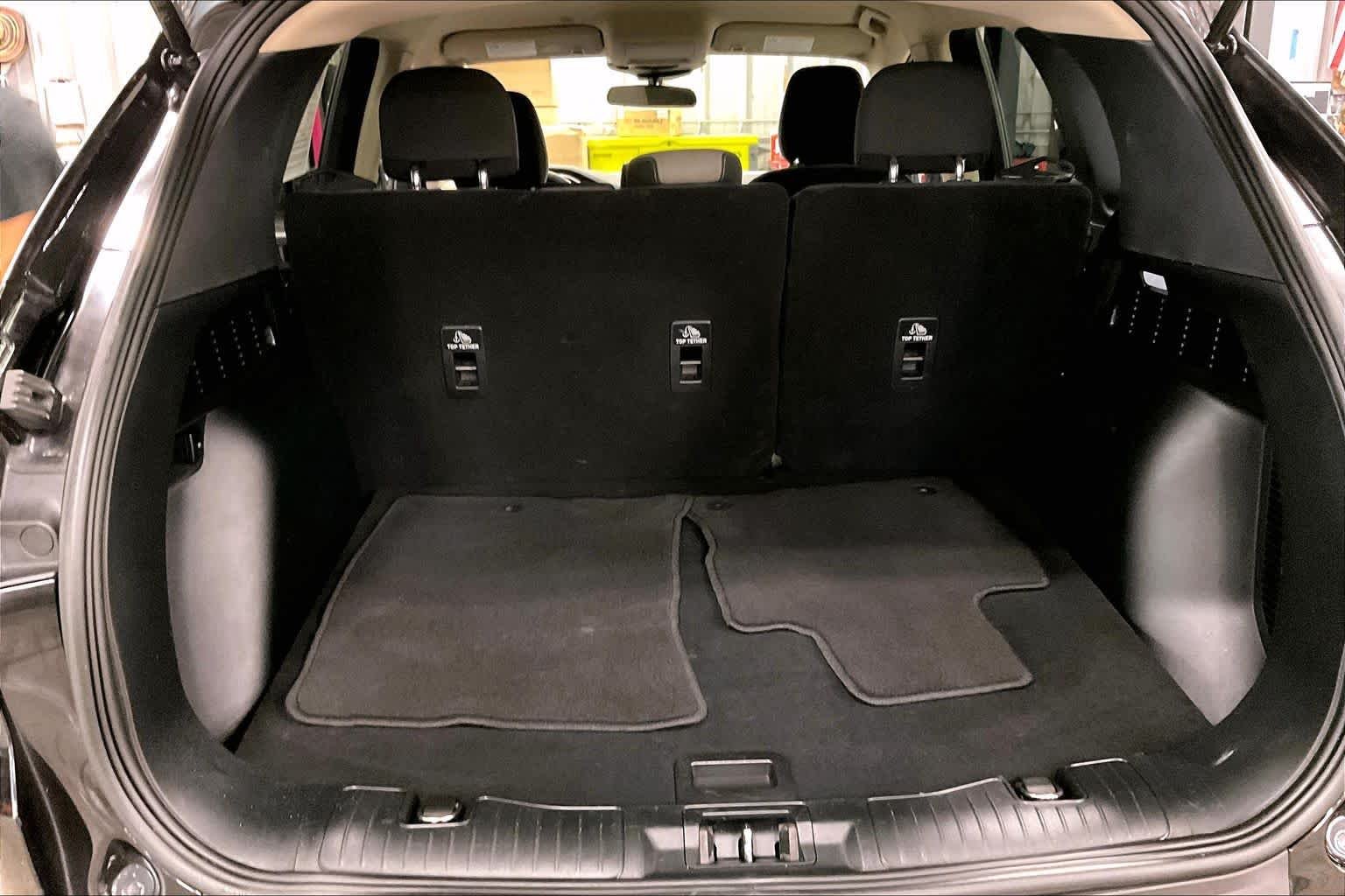 Used 2020 Agate Black Metallic Ford SE image 33