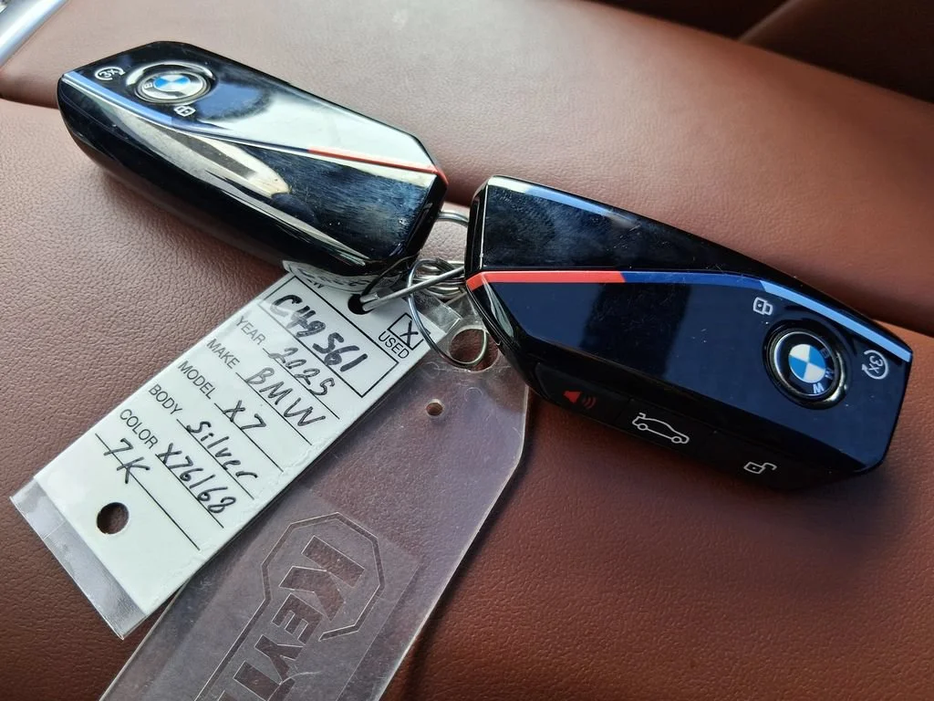 Used 2025 Gray BMW M60i image 30