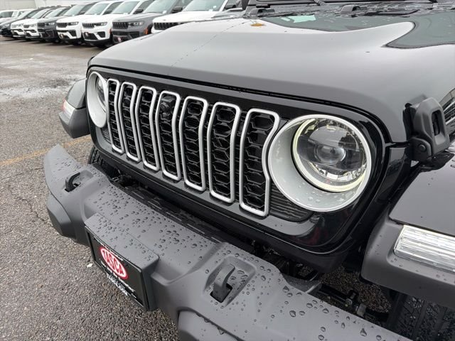 New 2026 Black Clear-Coat Exterior Paint Jeep Sahara image 9
