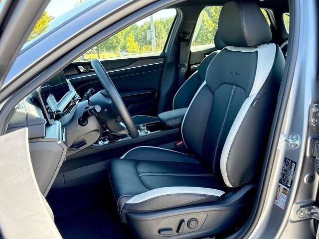 Used 2025 Gray Kia GT-Line image 11