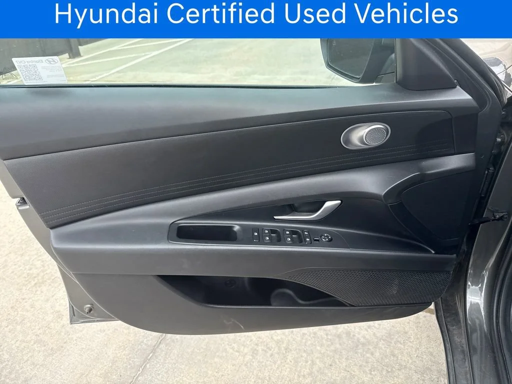 Certified Pre-Owned 2025 Hyundai Elantra SE
