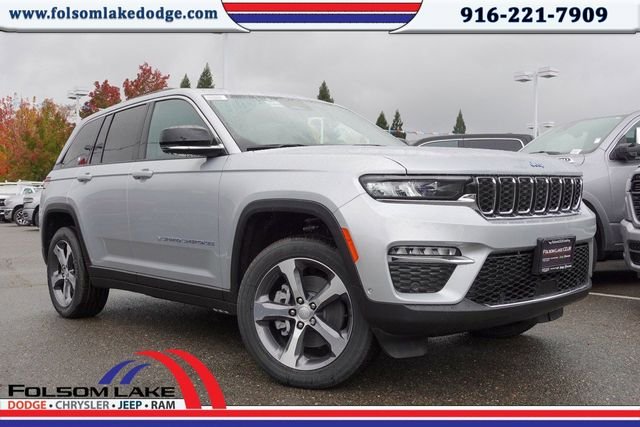 New 2024 Silver Zynith Exterior Paint Jeep 4xe image 4