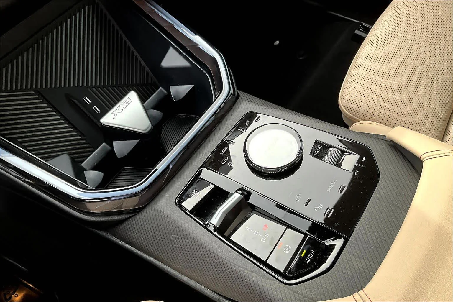 New 2026 Black Sapphire Metallic BMW 30 xDrive image 7