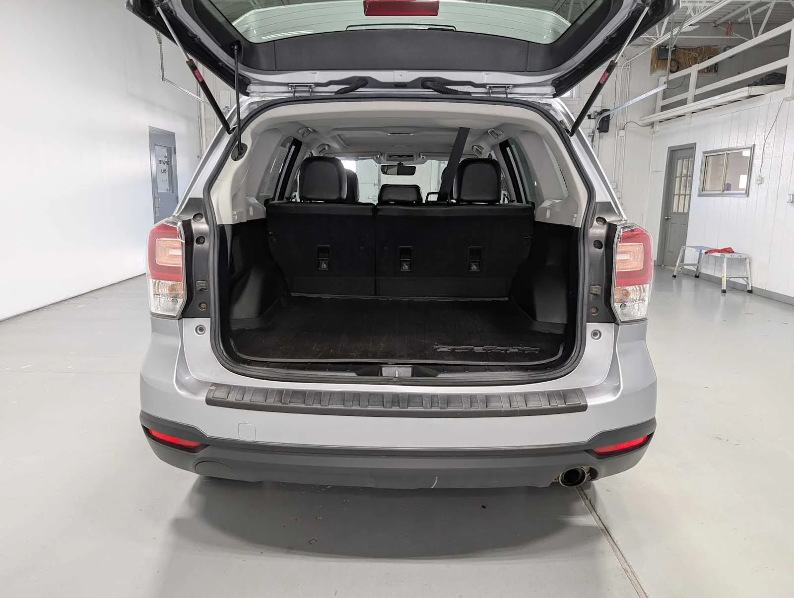 Used 2017 Ice Silver Metallic Subaru Touring image 40