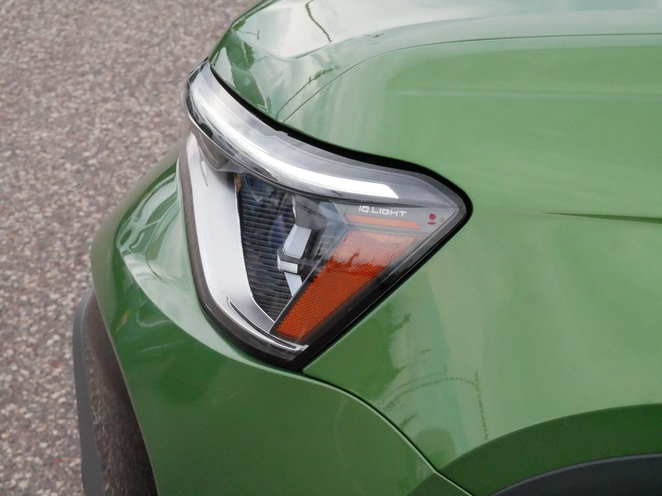 Certified Used 2025 Bright Moss Green Metallic/Deep Black Roof Volkswagen SE Black image 16