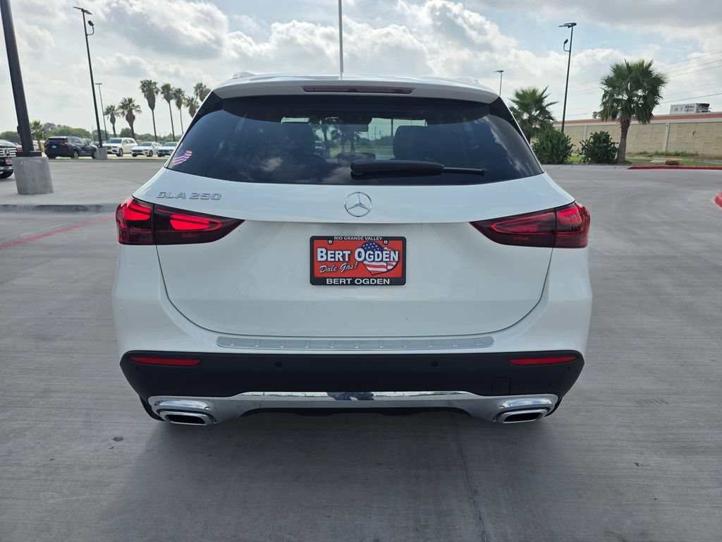 New 2026 Polar White Mercedes-Benz GLA 250 image 24