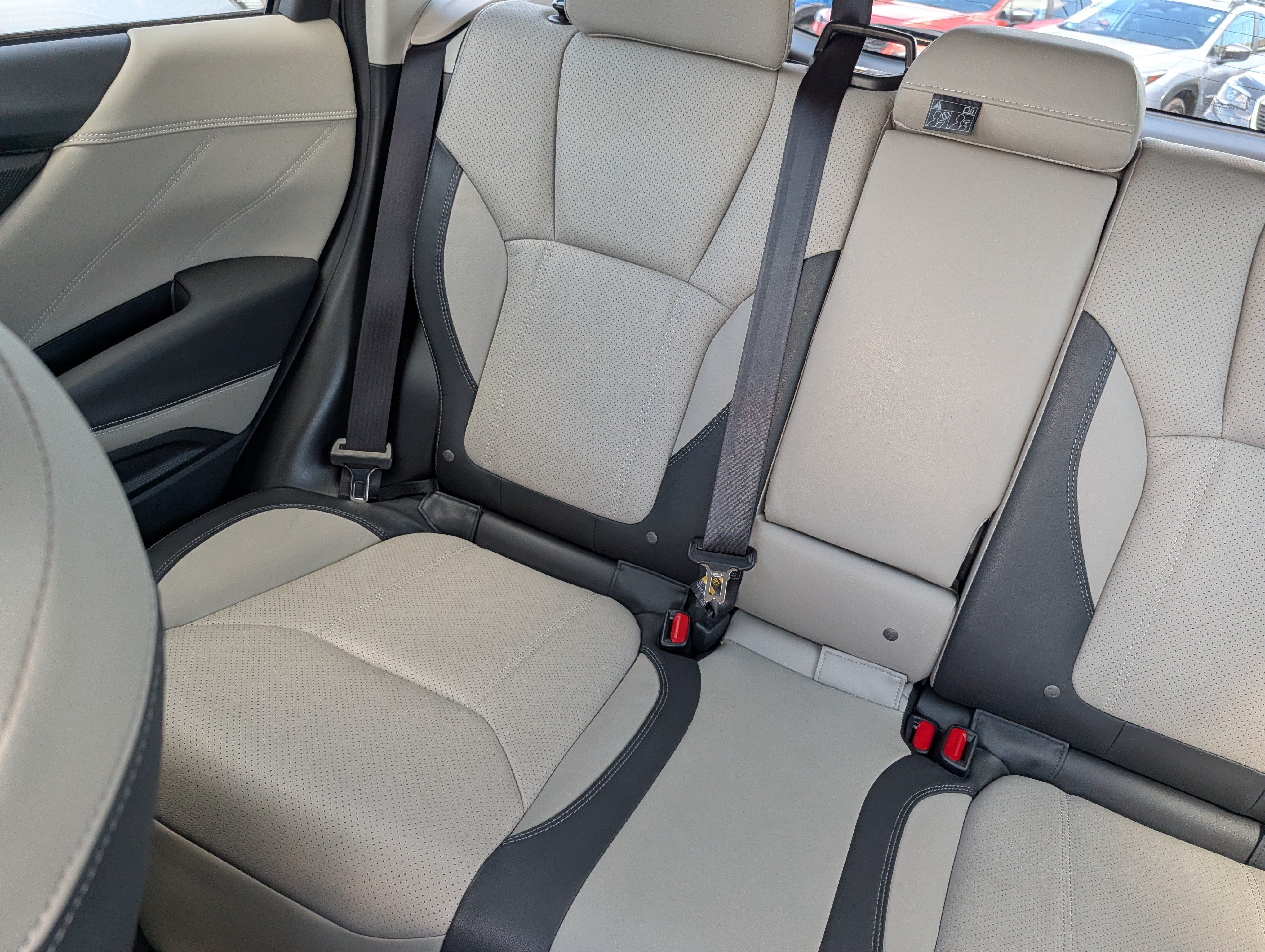 Used 2023 Crystal White Pearl Subaru Limited image 12