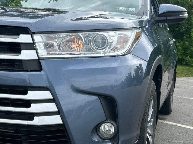 Used 2019 Blue Toyota XLE image 9