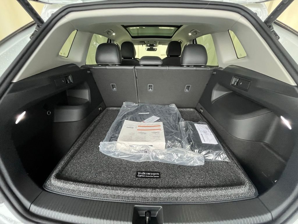 New 2026 White/off-white Volkswagen 2.0T SE image 27