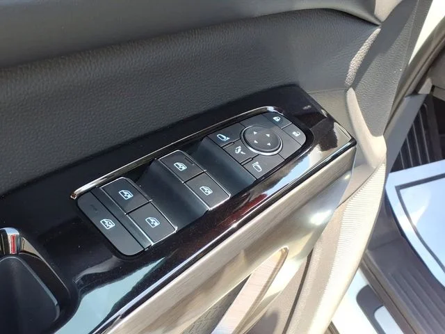 Used 2023 White Nissan Platinum image 19