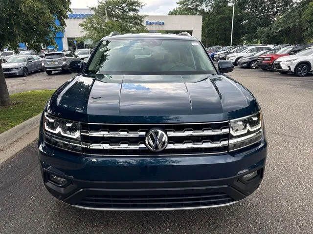Used 2019 Blue Volkswagen 3.6L V6 SE image 2
