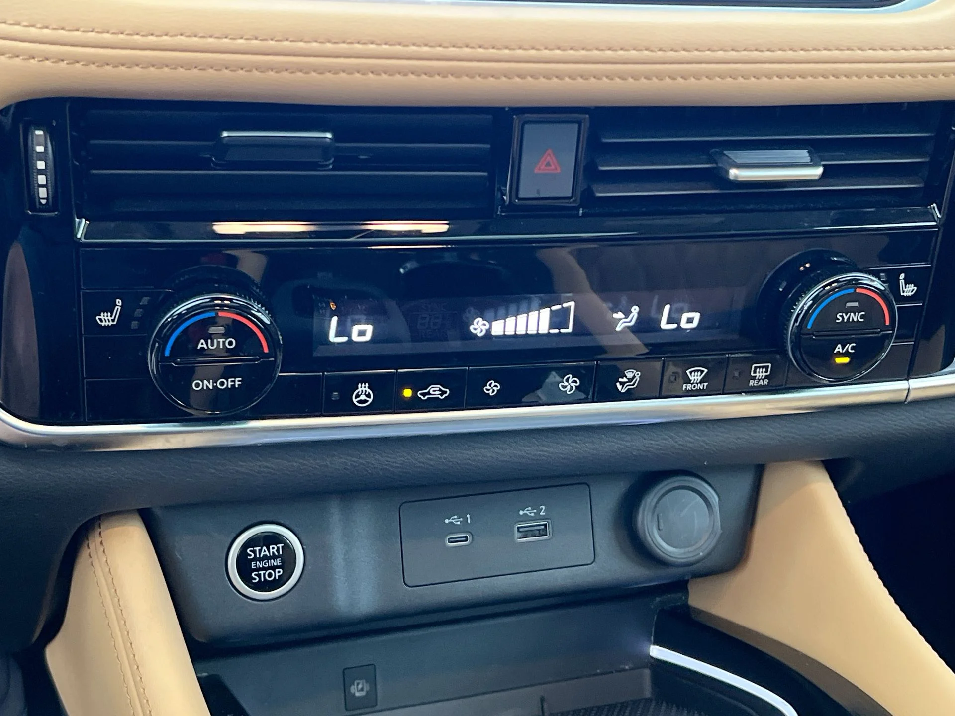 Used 2023 White Nissan Platinum image 25