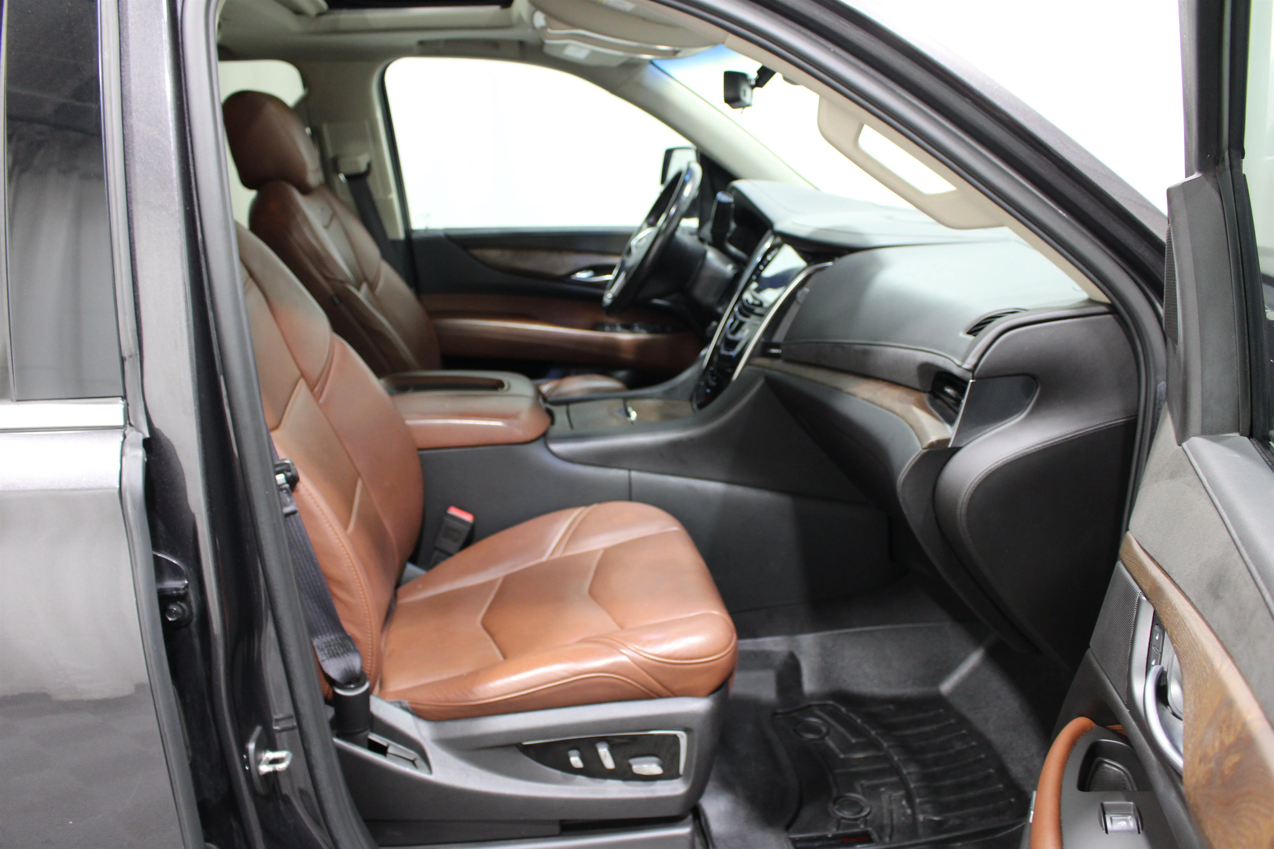 Used 2017 Dark Granite Metallic Cadillac Luxury image 27