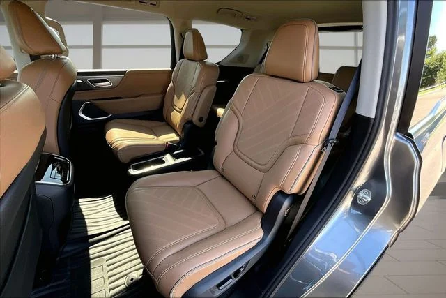 New 2027 Silver INFINITI LUXE image 25