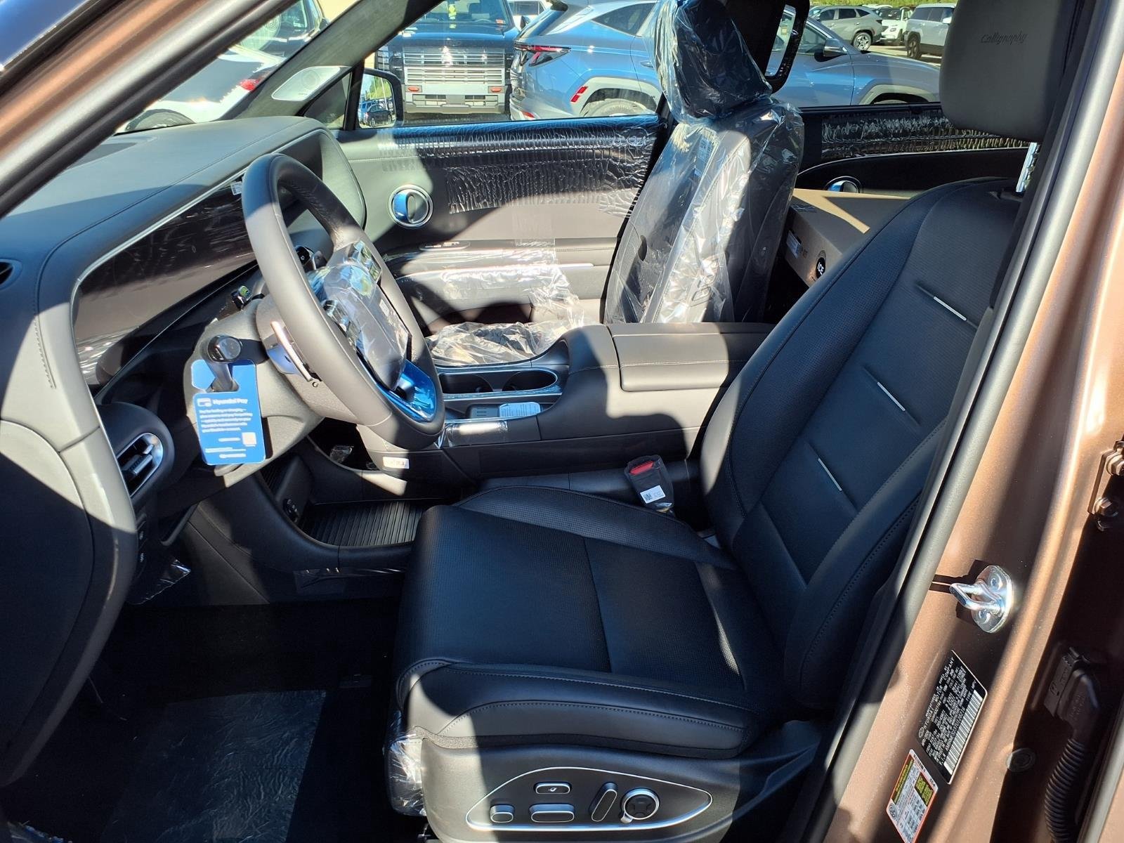 New 2026 EARTHY BRASS / BLACK HYUNDAI CALLIGRAPHY AWD image 4