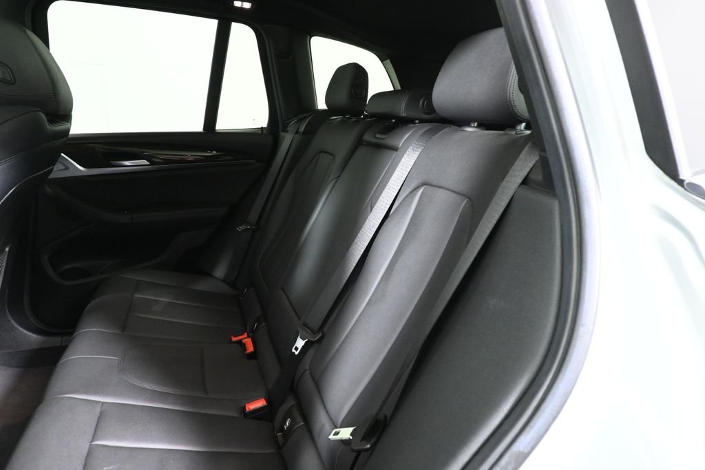 Used 2018 Silver BMW xDrive30i image 6