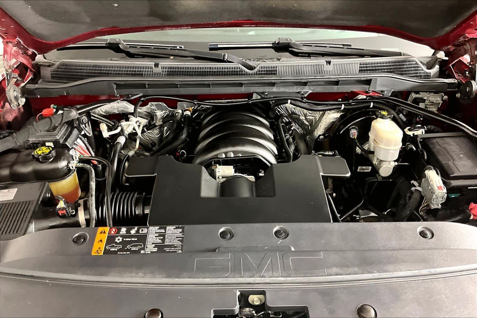 Used 2018 RED QUARTZ TINTCOAT GMC SLT image 30