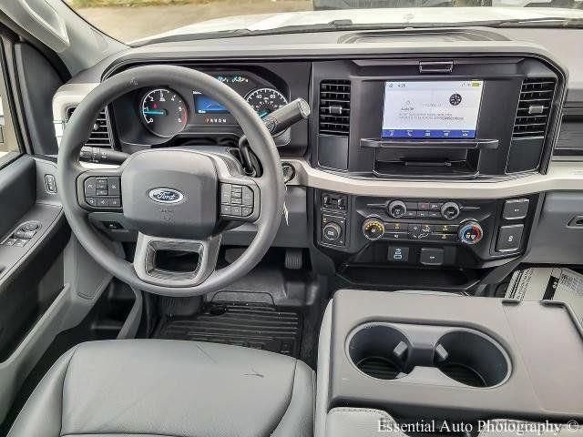 New 2025 Oxford White Ford F-450® XL image 38
