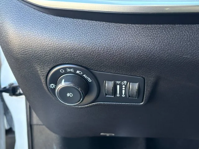Used 2024 Bright White Clearcoat Jeep Latitude image 22