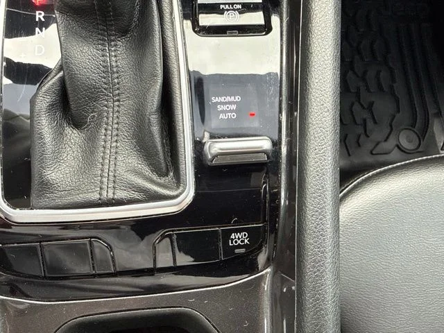 Used 2023 Black Jeep Latitude image 44