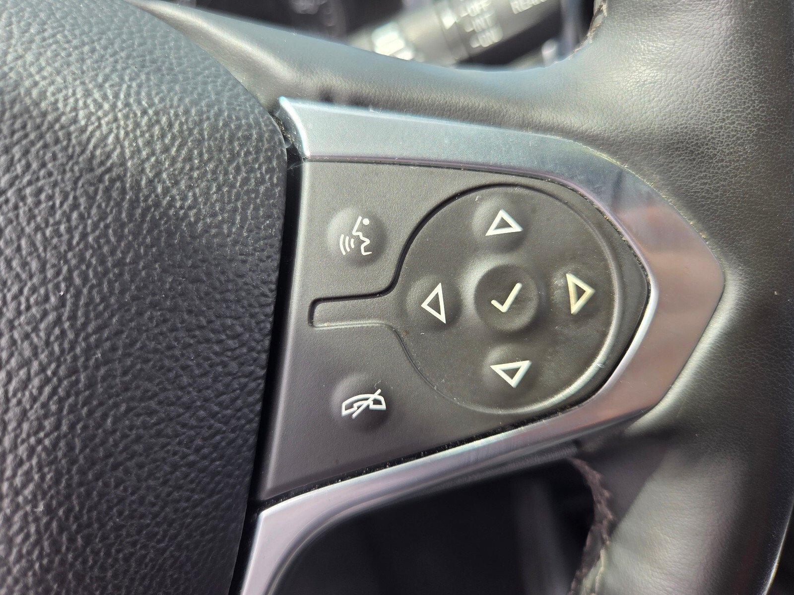 Used 2023 Mosaic Black Metallic Chevrolet LT Leather image 23