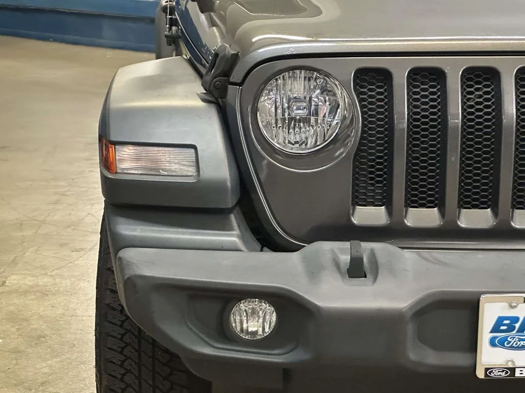 Used 2018 Gray Jeep Unlimited Sport S image 11