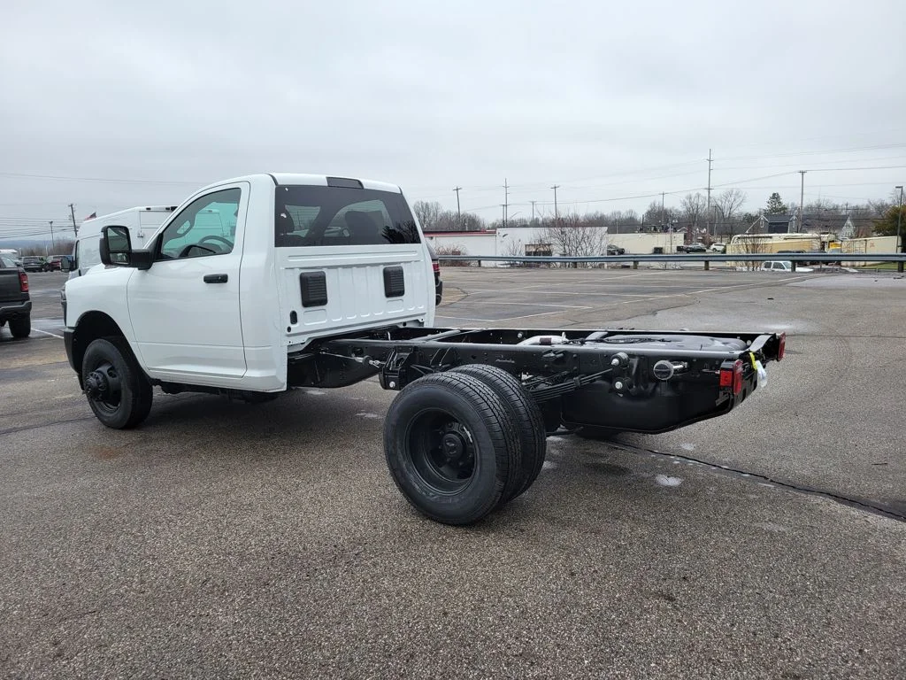 2026 RAM 3500 Chassis Tradesman - Photo 8