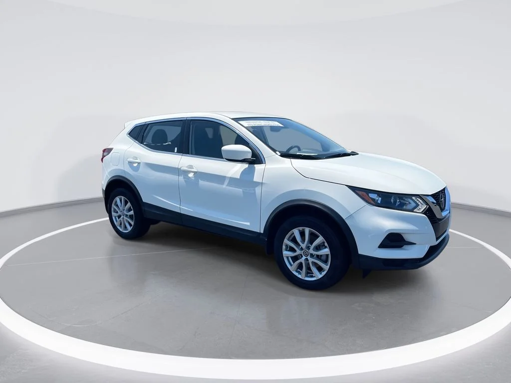 Used 2022 White Nissan S image 2