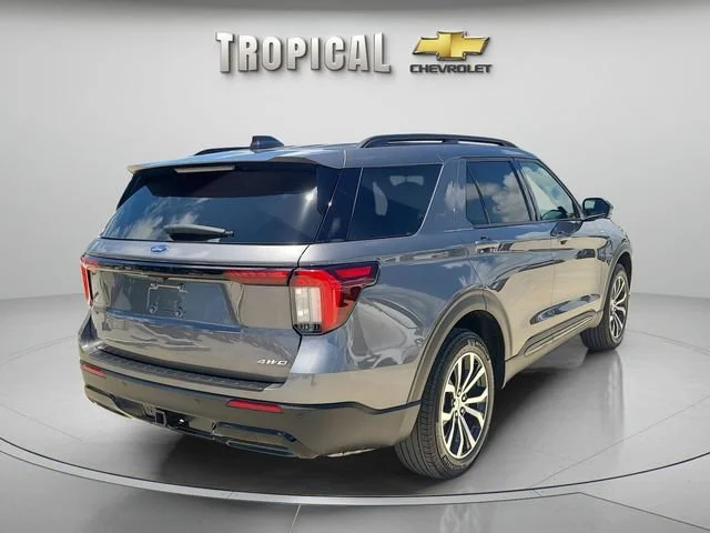 Used 2025 Gray Ford ST-Line image 3