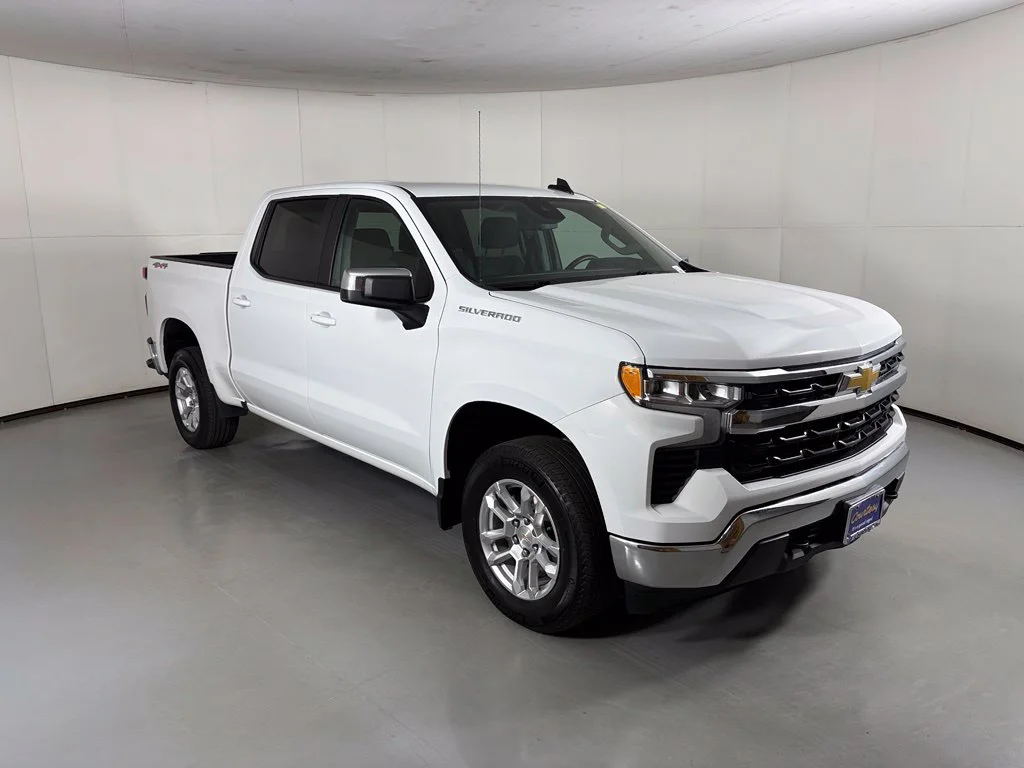 Used 2023 White Chevrolet LT image 2