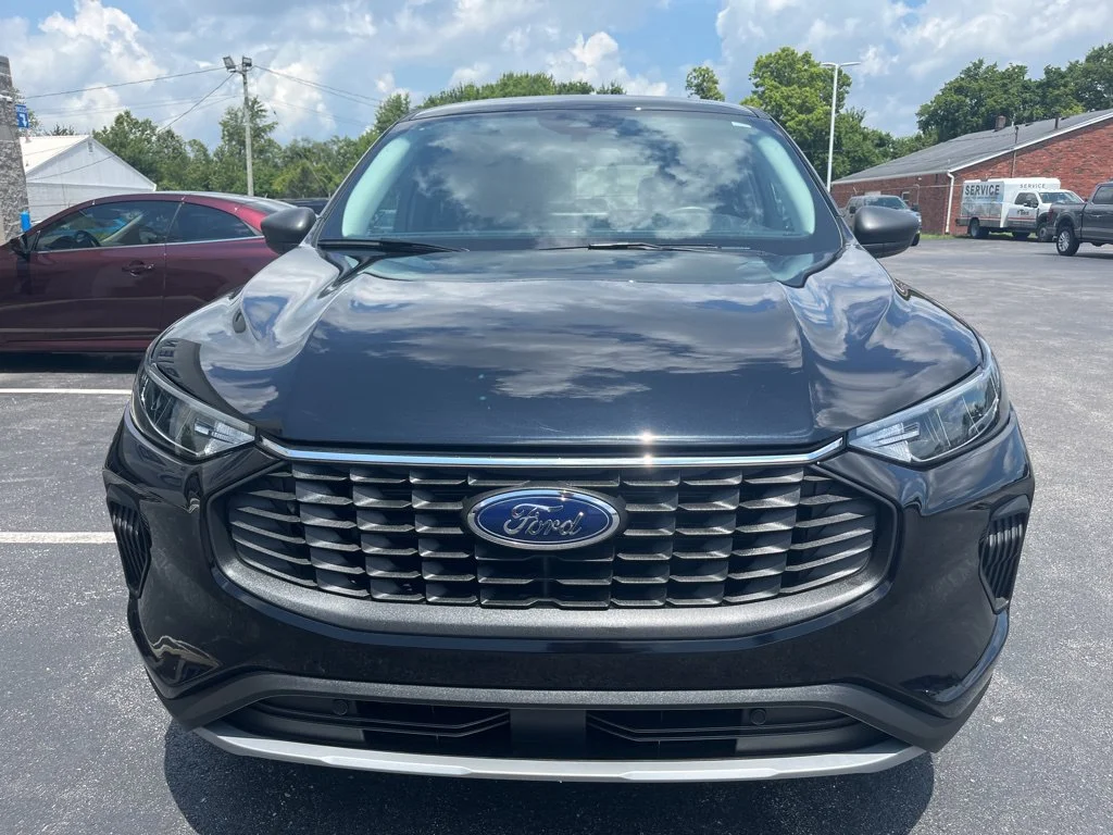 Used 2023 Black Metallic Ford Active image 8