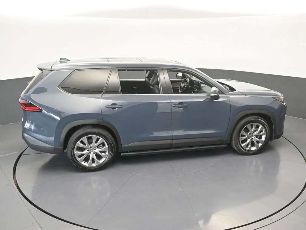 Used 2025 Cloud Toyota Limited image 60