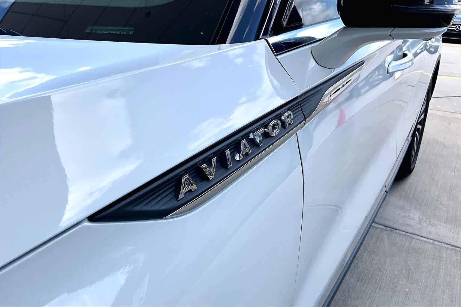 Used 2023 Pristine White Metallic Tri-Coat Lincoln Reserve image 28