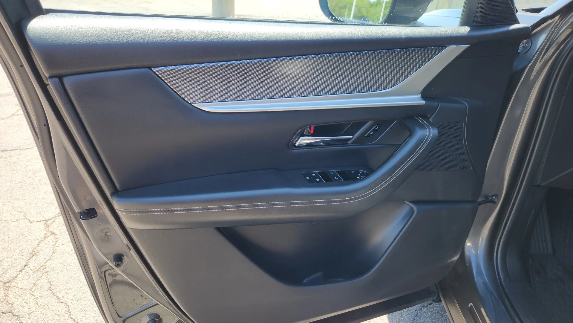 Used 2024 Machine Gray Metallic Mazda Preferred image 13