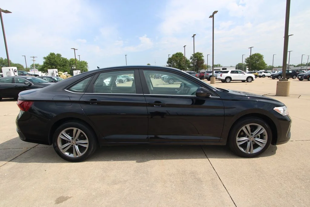 Used 2024  Volkswagen 1.5T SE image 4