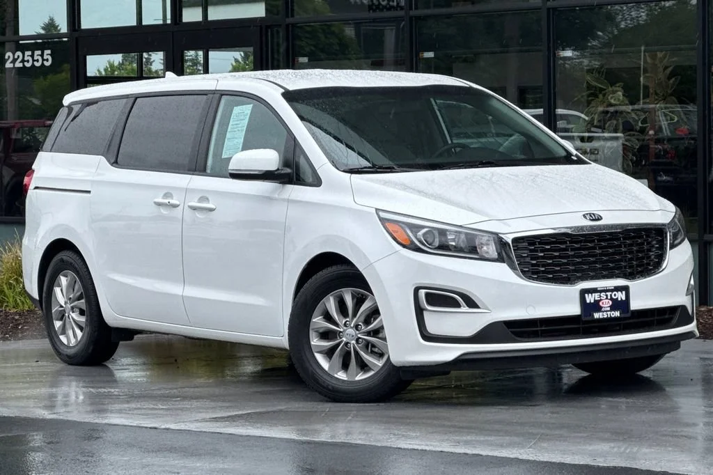 Used 2021 Pearl Kia LX image 2