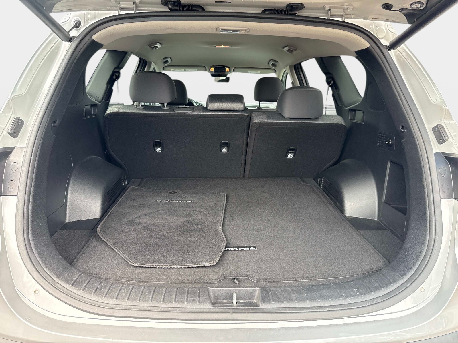 Used 2023 Shimmering Silver Hyundai SEL image 9