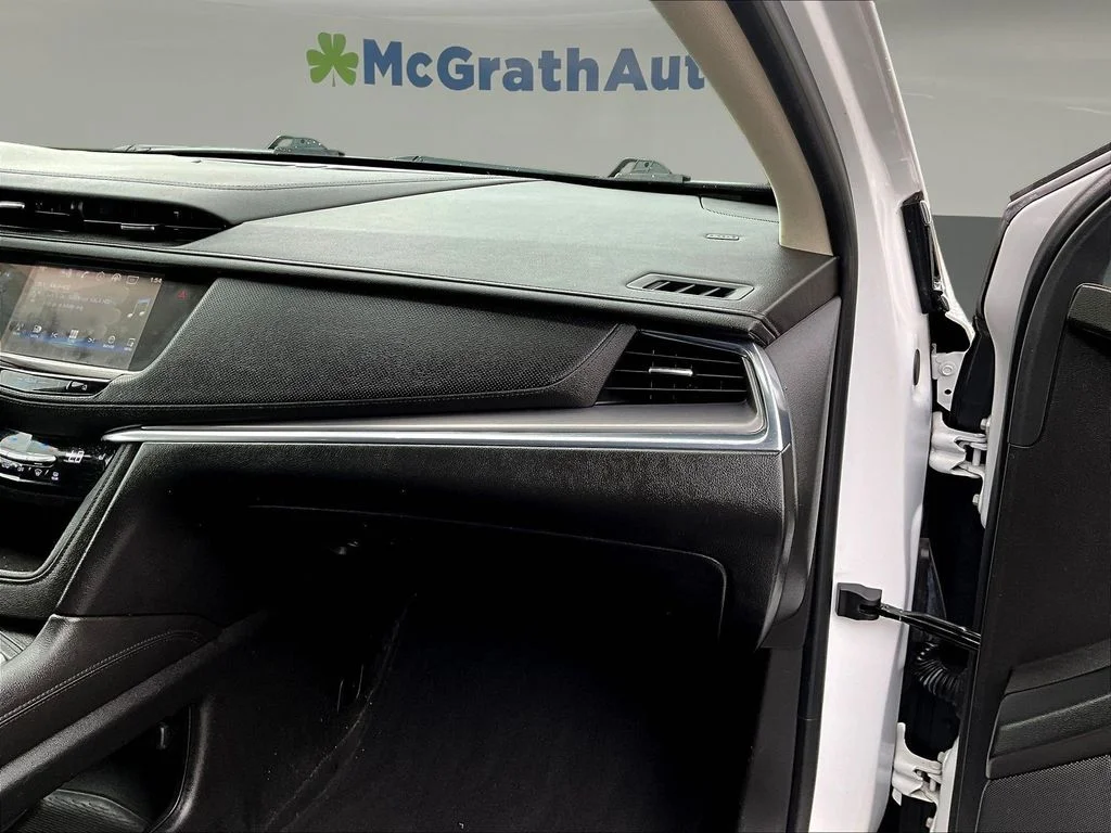 Used 2017 White Cadillac Luxury image 29
