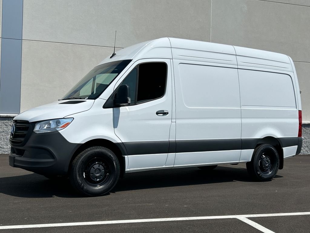 New 2026 Arctic+White Mercedes-Benz Cargo 144 WB image 1