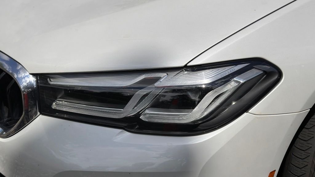 2022 BMW 5 Series 530i - Photo 11