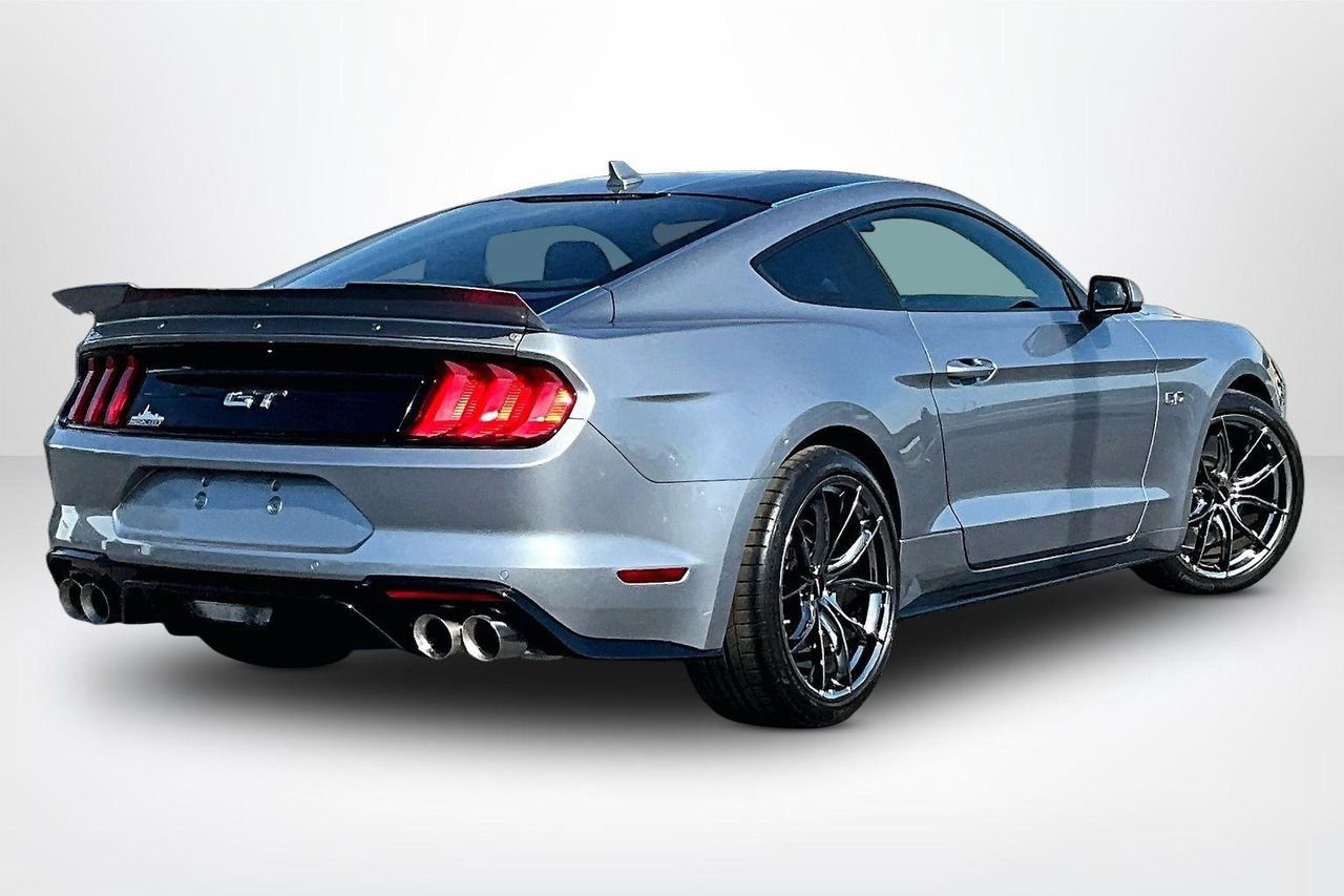 Used 2021 ICONIC SILVER Ford GT Fastback image 6