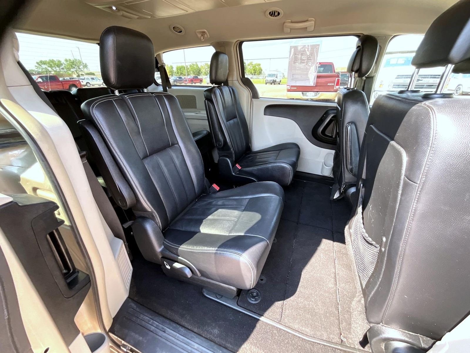 Used 2014 Beige Chrysler Touring image 18