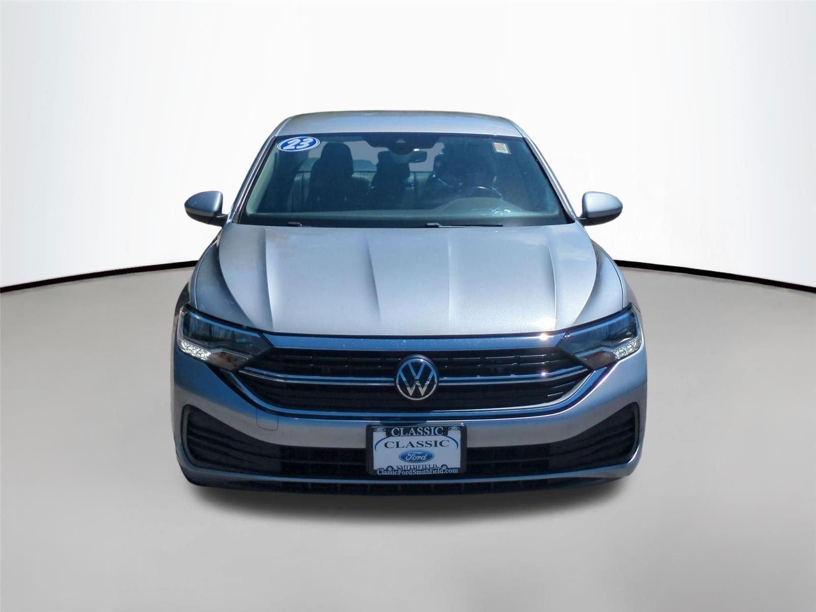 Used 2023  Volkswagen SE image 8