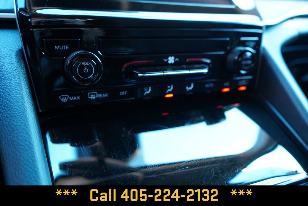 Used 2023  Jeep Laredo image 39