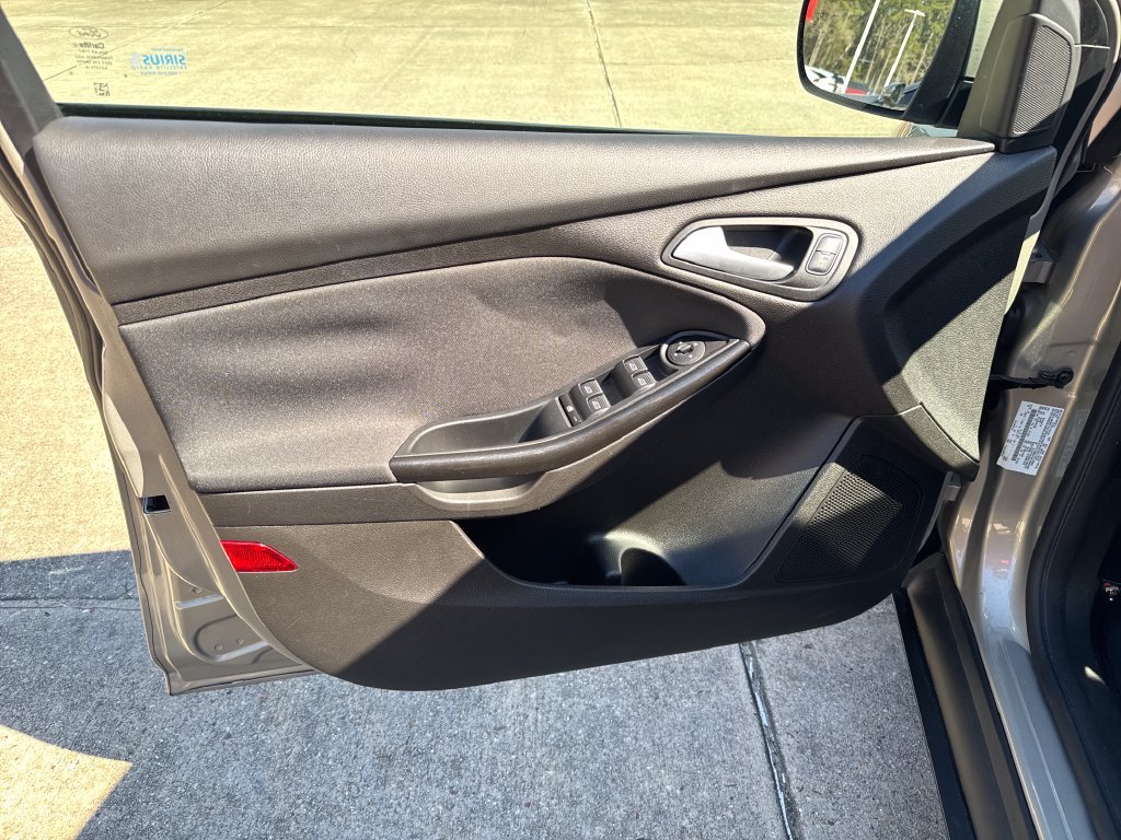 Used 2016  Ford Titanium image 13