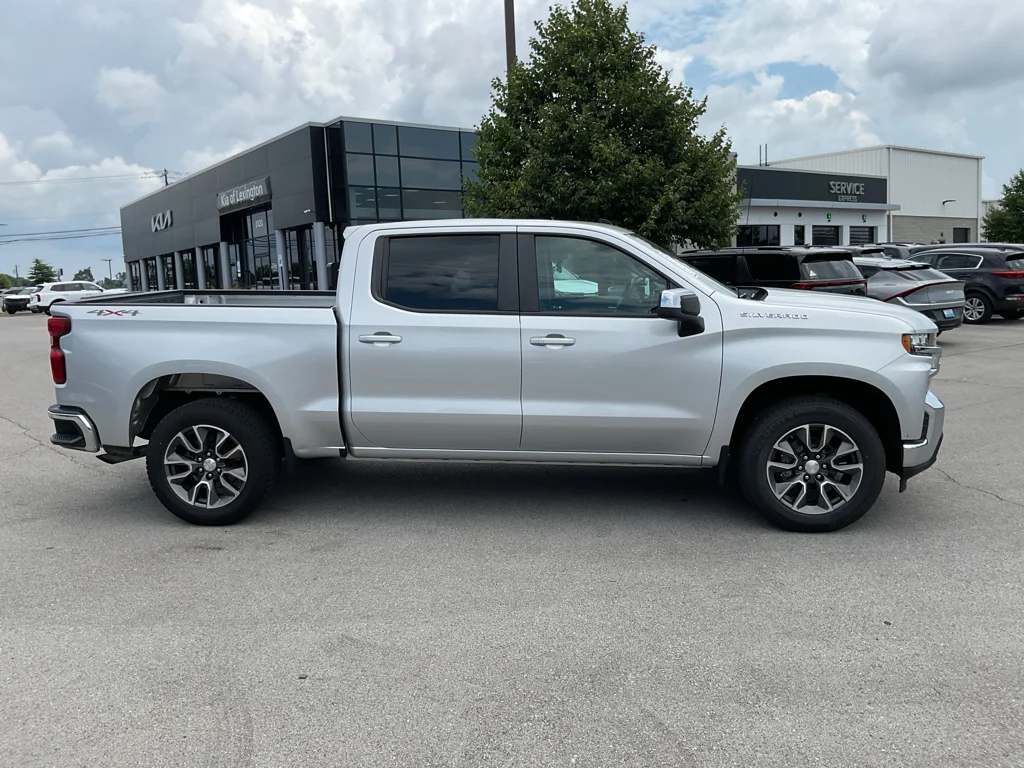Used 2022 Silver Ice Metallic Chevrolet LT image 12